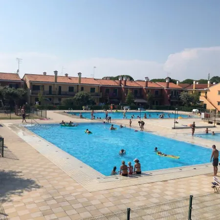 Sunny Escape With Private Garden Appartement Bibione