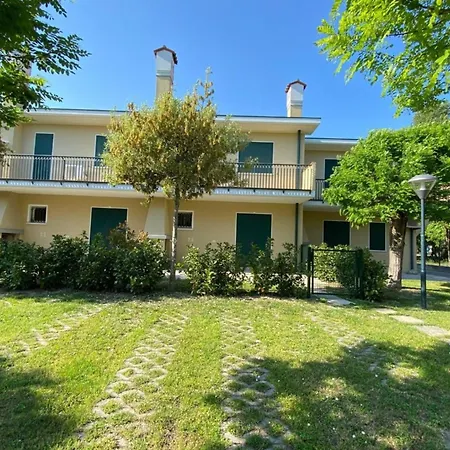 Sunny Escape With Private Garden Appartement Bibione