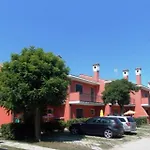 Apartman Sunny With Pool And Garden