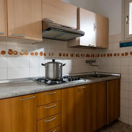 Sunny Escape With Private Garden 比比翁