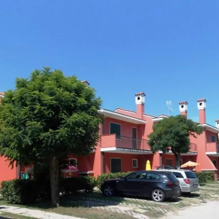 דירה Sunny Escape With Private Garden