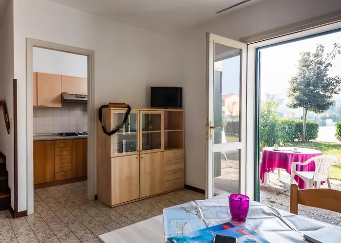 Sunny With Pool And Garden ビビオーネ