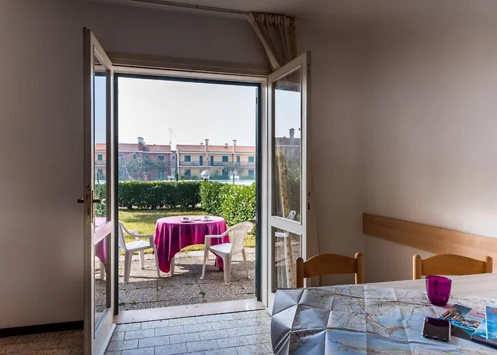 Sunny With Pool And Garden