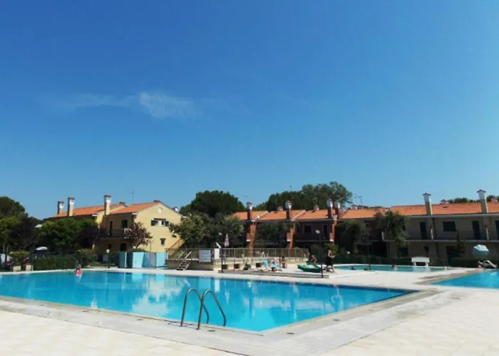 Sunny With Pool And Garden *